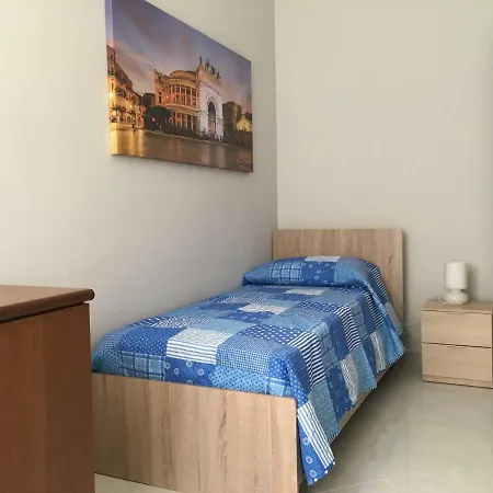 75 τ.μ. με 2 υπνοδωμάτιο και 1 ιδιωτικό μπάνιο σε προκυμαία Διαμέρισμα *